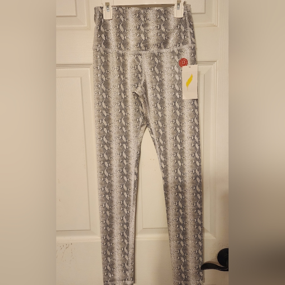 PHEEL Snakeskin Legging snake print. Sz. Small. White Venom.